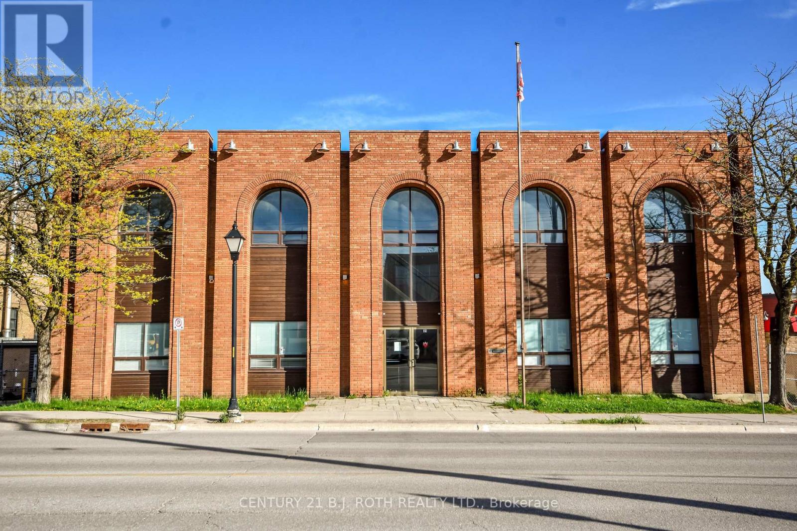 Photo 16 of 31 Colborne Street E, Orillia ON