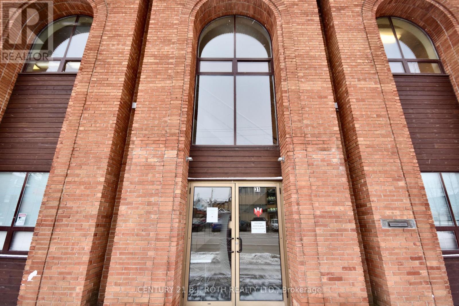 Photo 13 of 31 Colborne Street E, Orillia ON