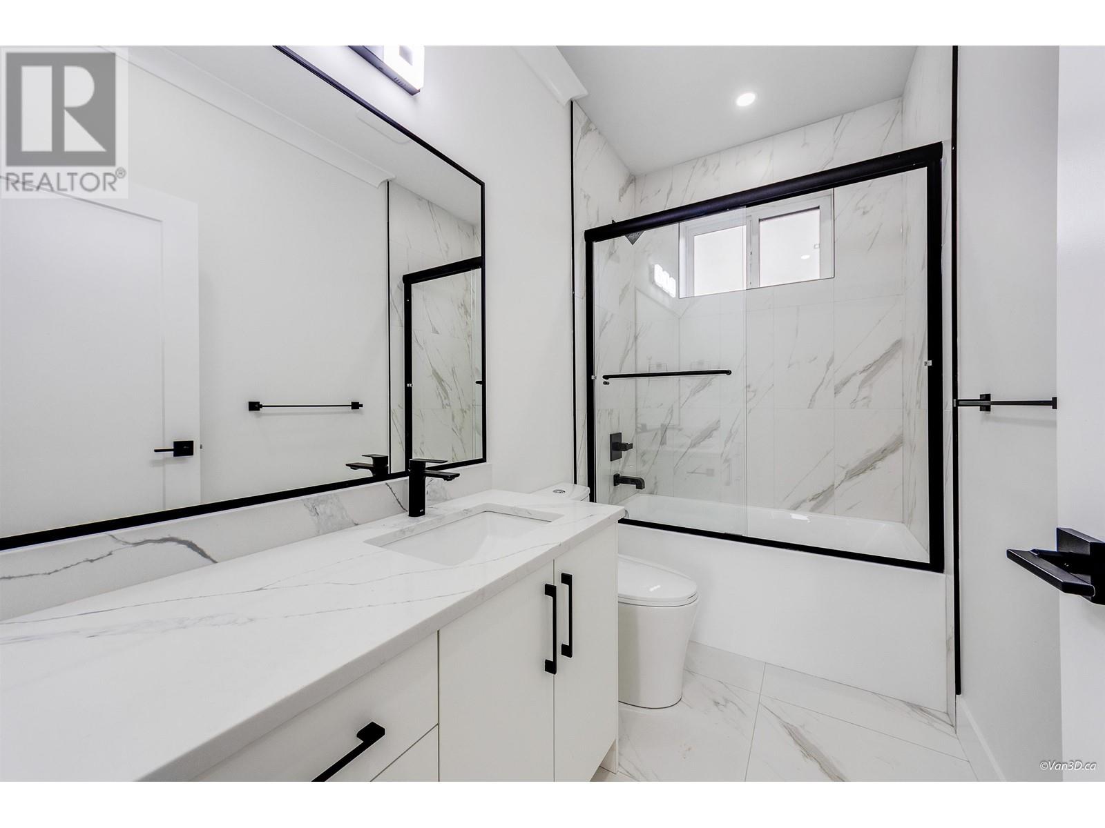 Photo 11 of 2995 E 17th Avenue, Vancouver BC