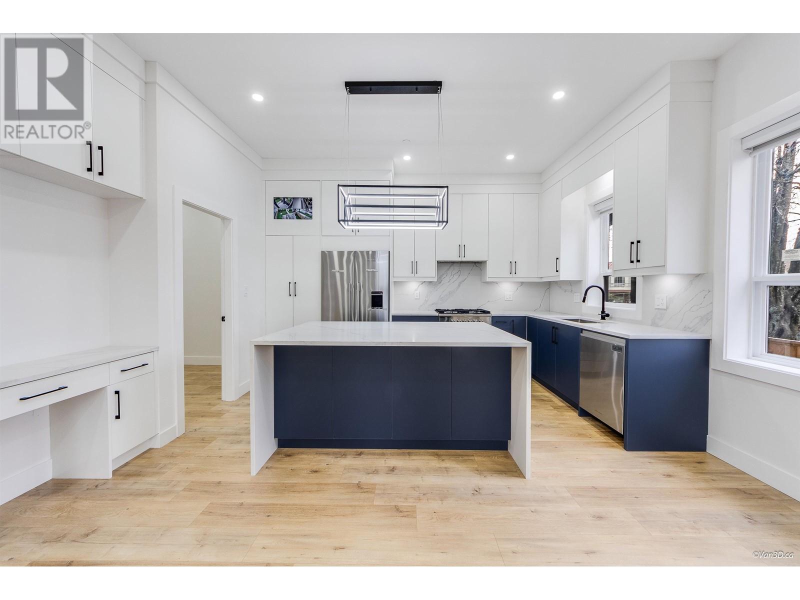 Photo 5 of 2995 E 17th Avenue, Vancouver BC