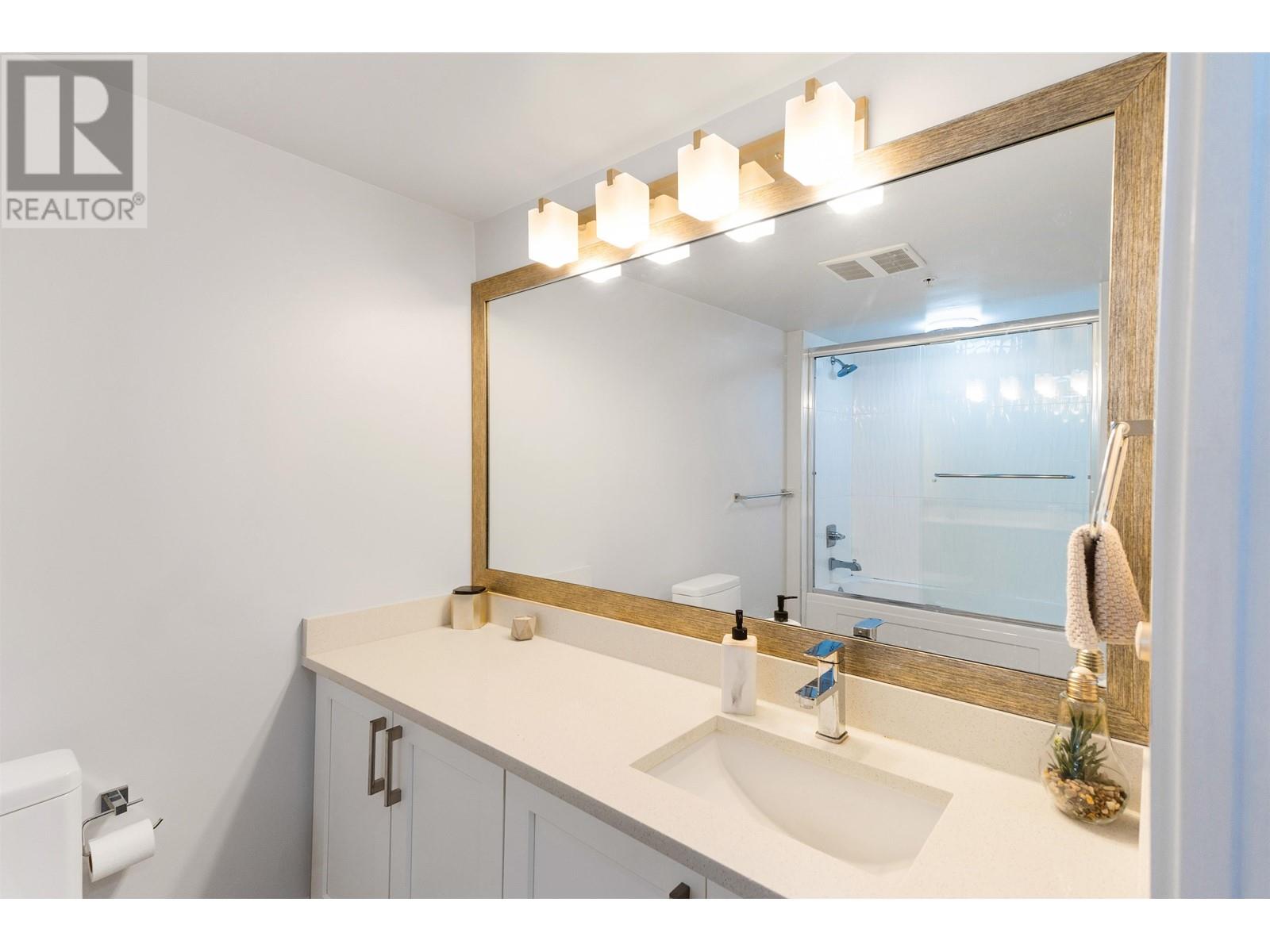 Photo 7 of 104 1990 Westminster Avenue, Port Coquitlam BC