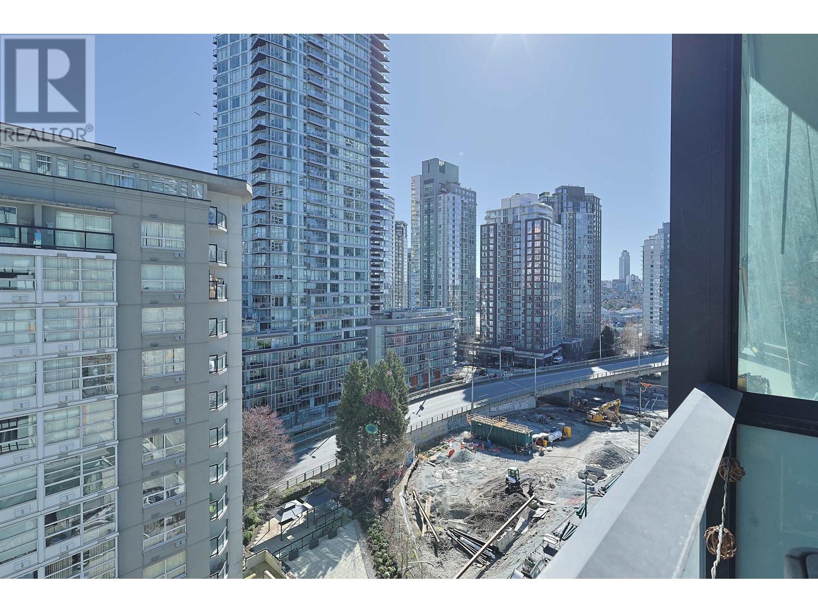 Photo 4 of 908 1325 Rolston Street, Vancouver BC