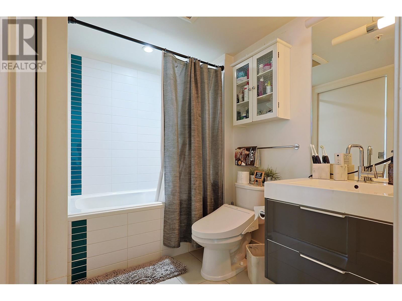 Photo 16 of 908 1325 Rolston Street, Vancouver BC