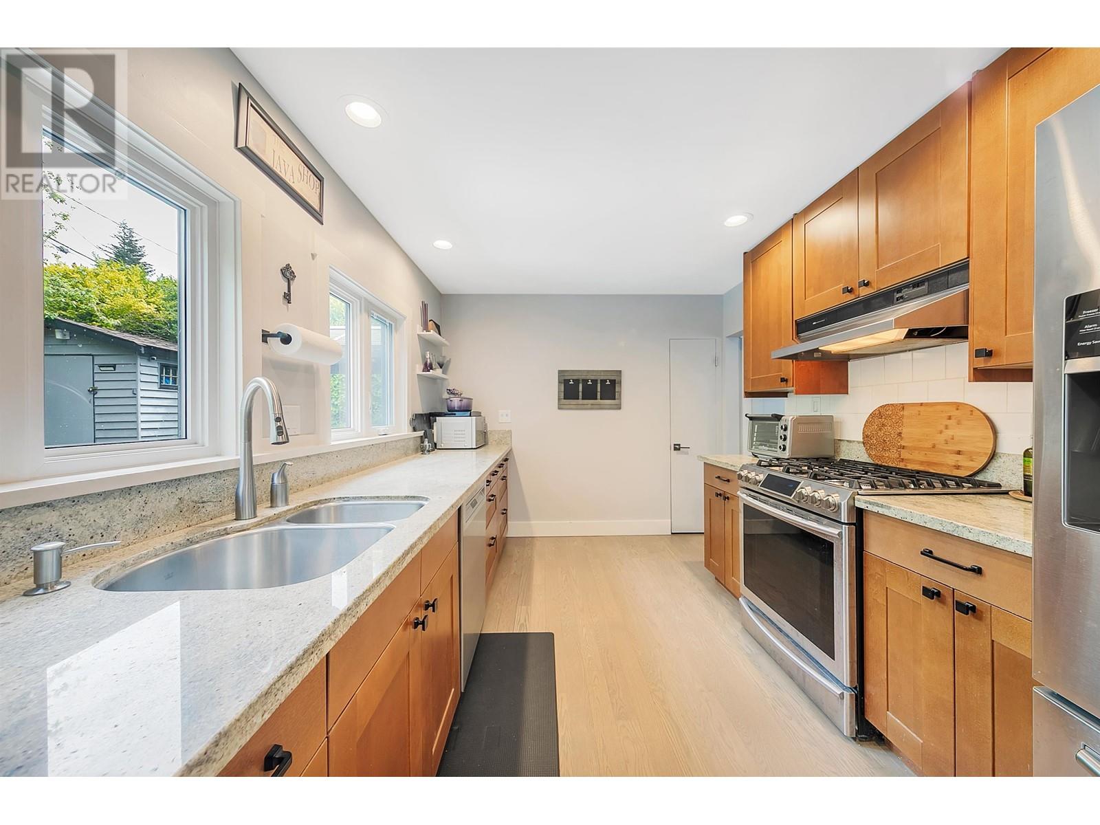 Photo 14 of 4106 Canterbury Crescent, North Vancouver BC