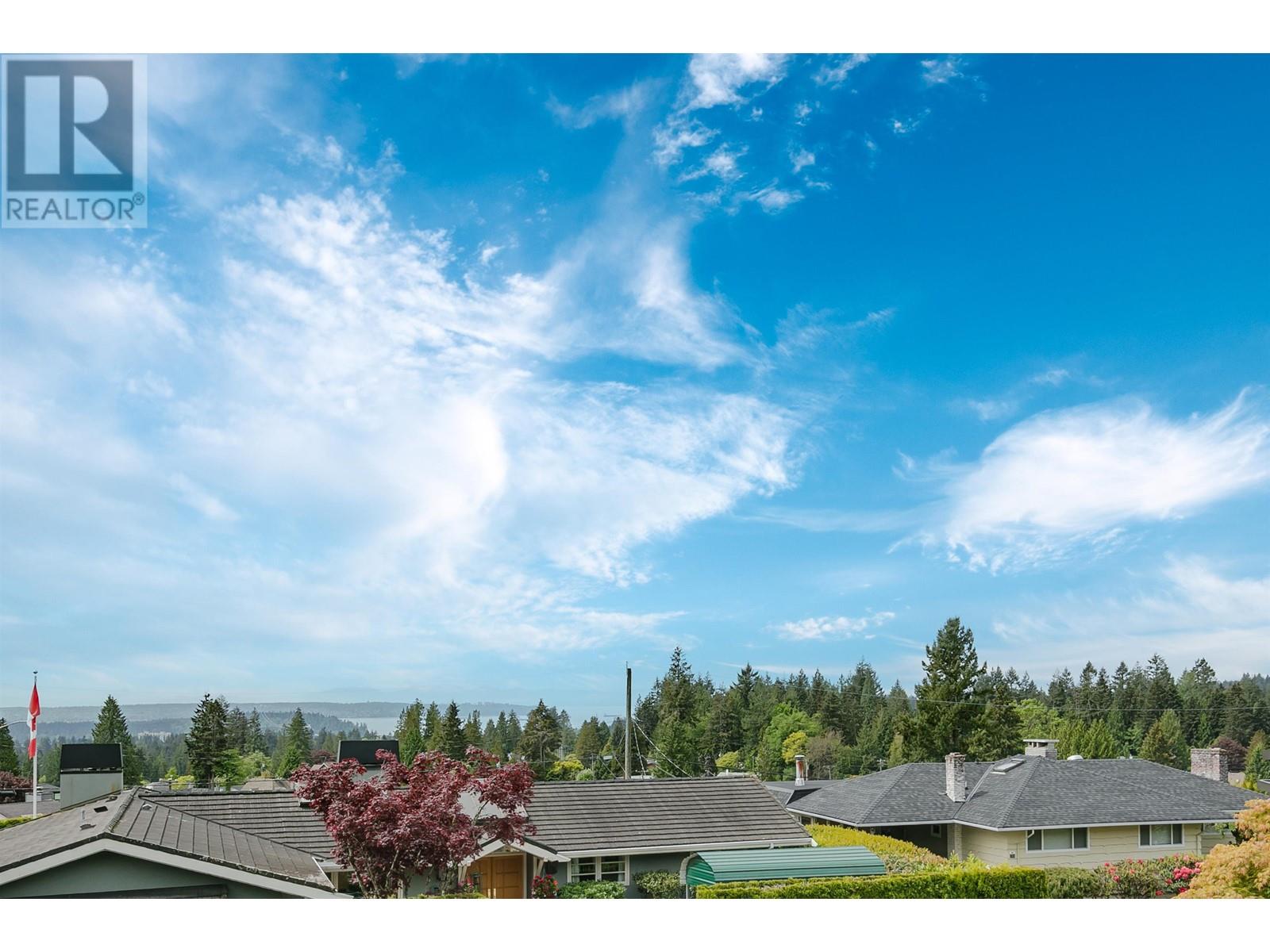 Photo 2 of 4106 Canterbury Crescent, North Vancouver BC
