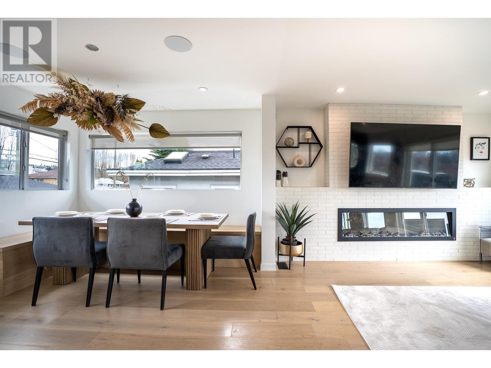 4623 NAPIER STREET, Burnaby real estate listing R3010954