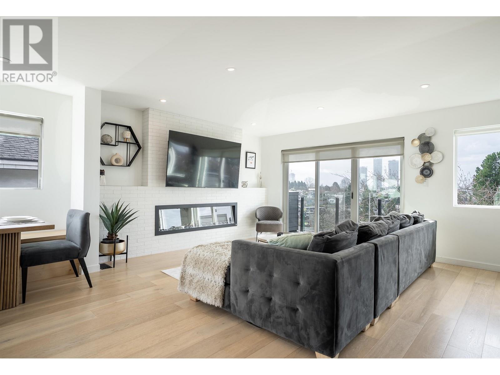 4623 NAPIER STREET, Burnaby real estate listing R3010954