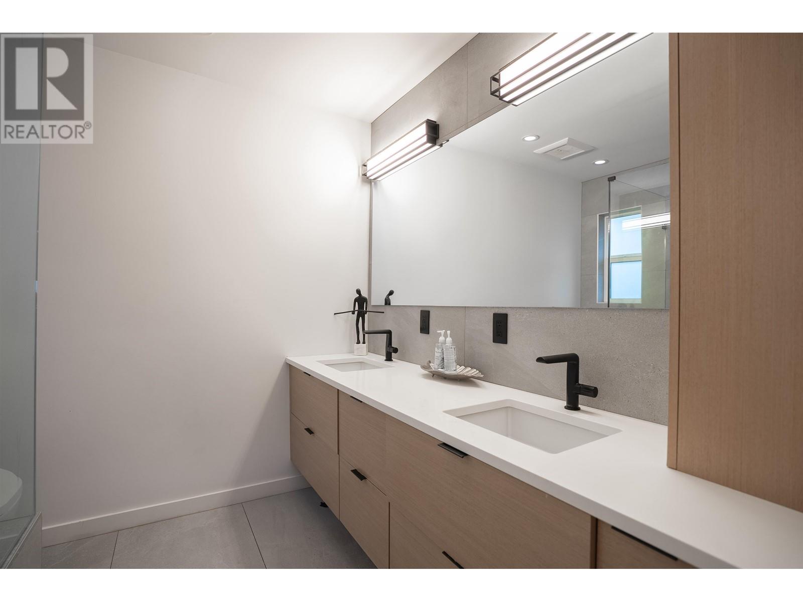4623 NAPIER STREET, Burnaby real estate listing R3010954