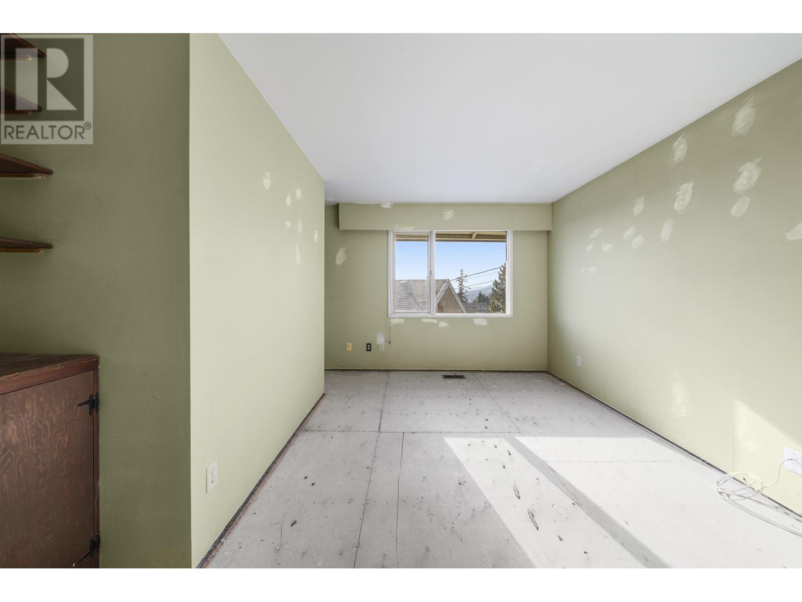 Photo 28 of 437 E 29th Street, North Vancouver BC