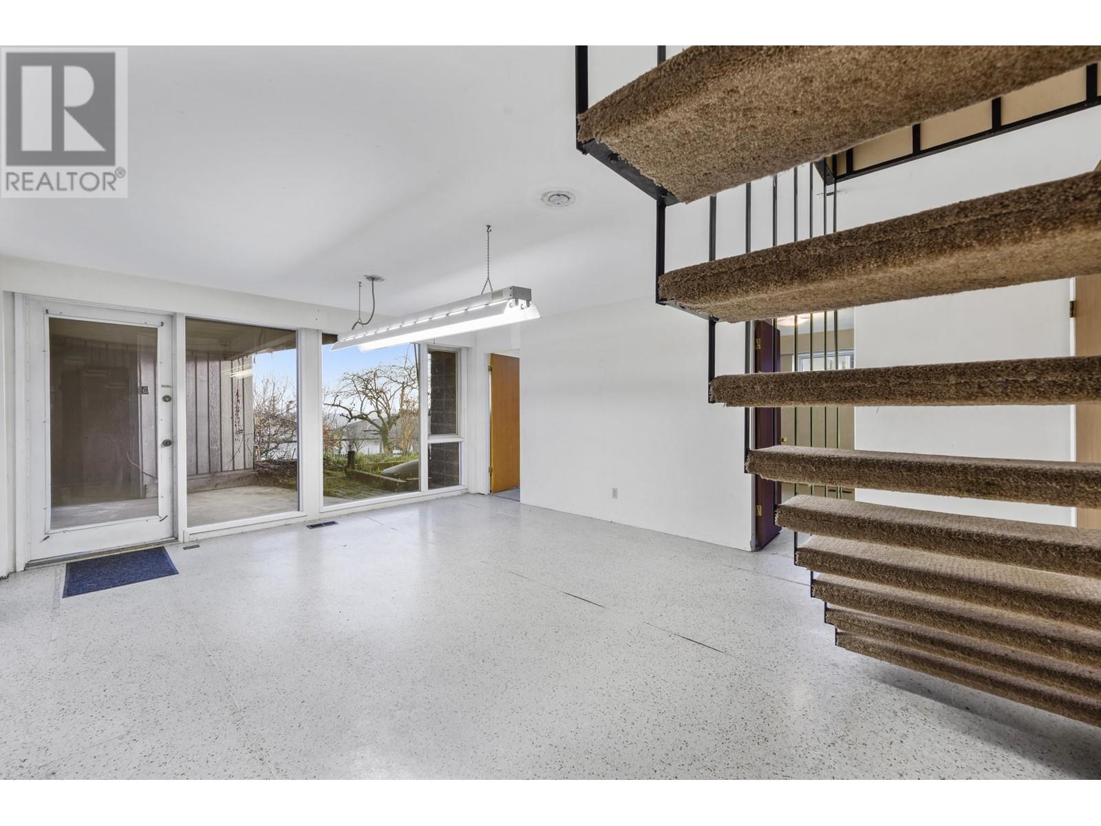 Photo 14 of 437 E 29th Street, North Vancouver BC