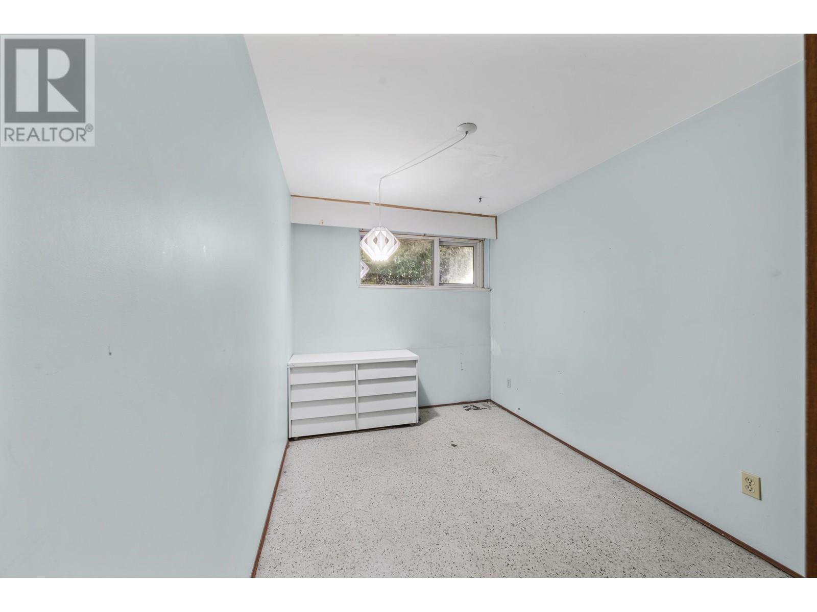 Photo 40 of 437 E 29th Street, North Vancouver BC