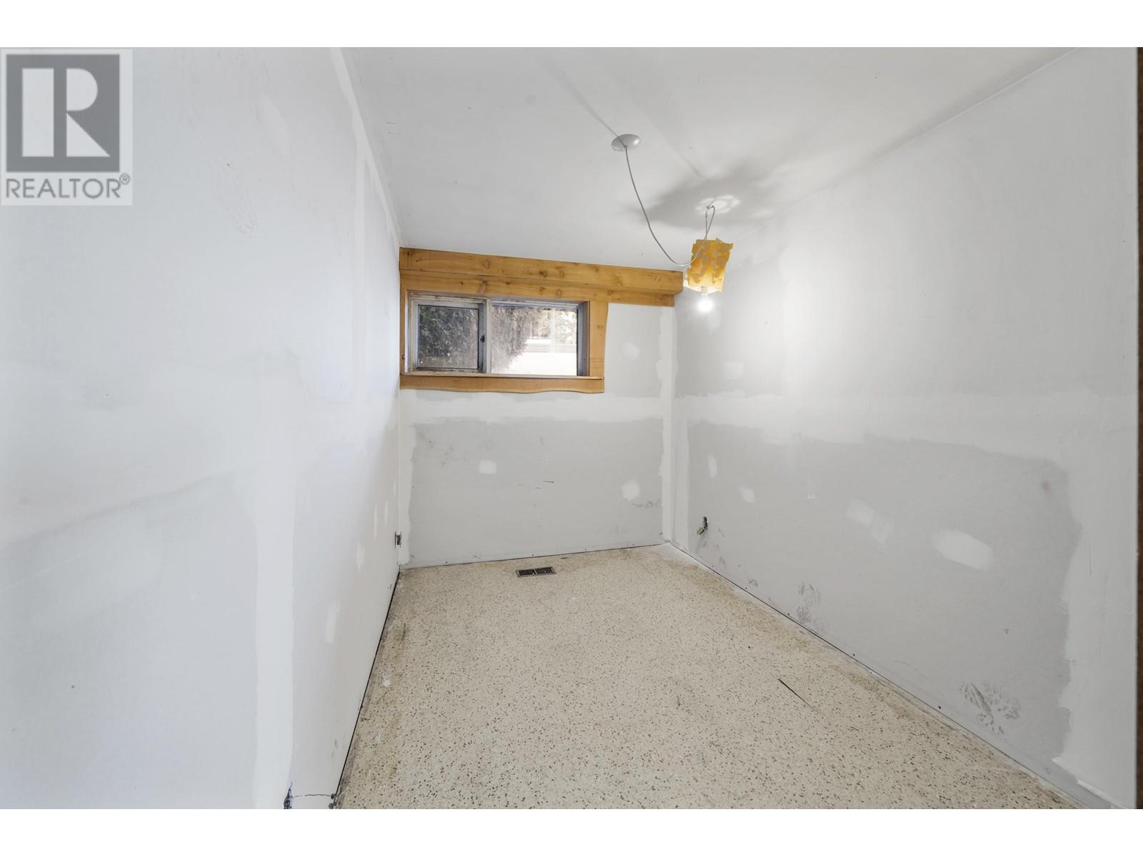 Photo 10 of 437 E 29th Street, North Vancouver BC