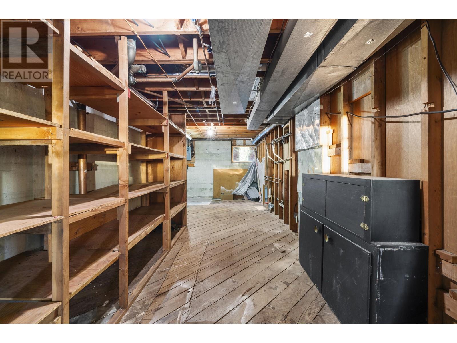 Photo 1 of 437 E 29th Street, North Vancouver BC