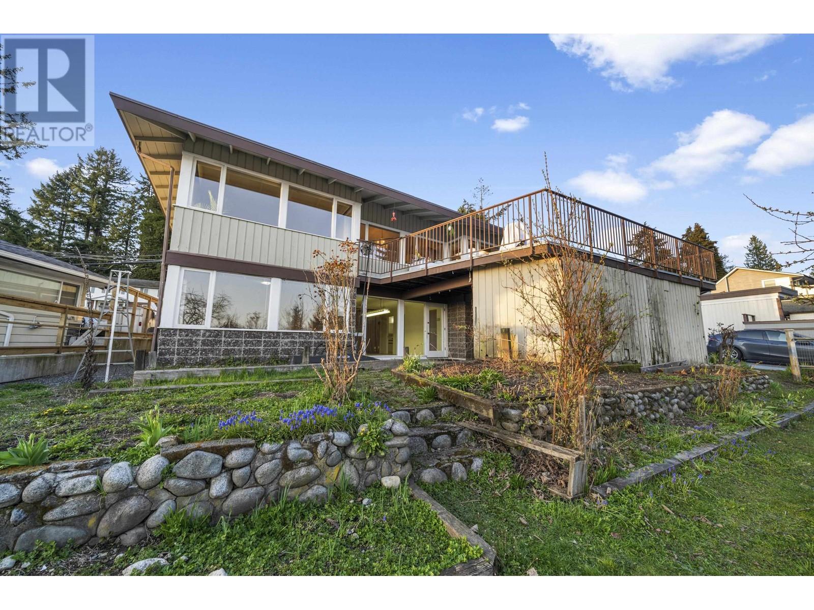 Photo 31 of 437 E 29th Street, North Vancouver BC
