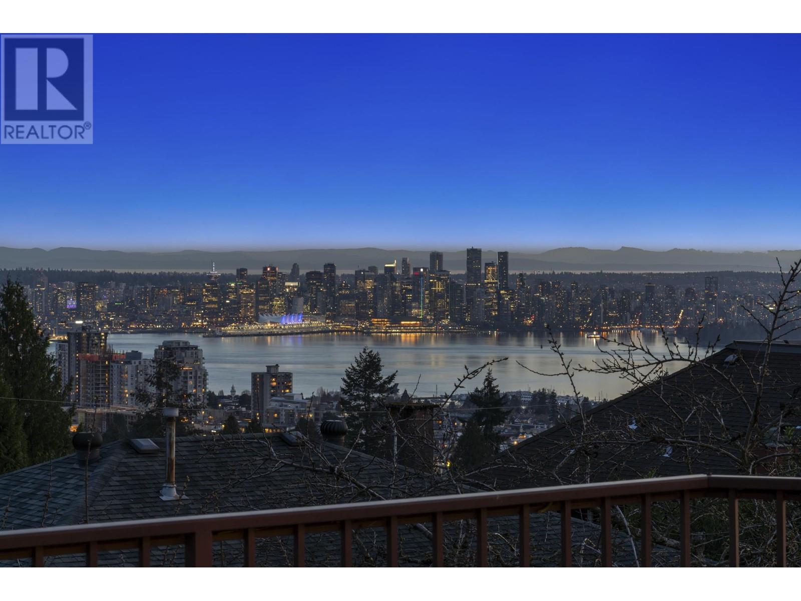 Photo 17 of 437 E 29th Street, North Vancouver BC