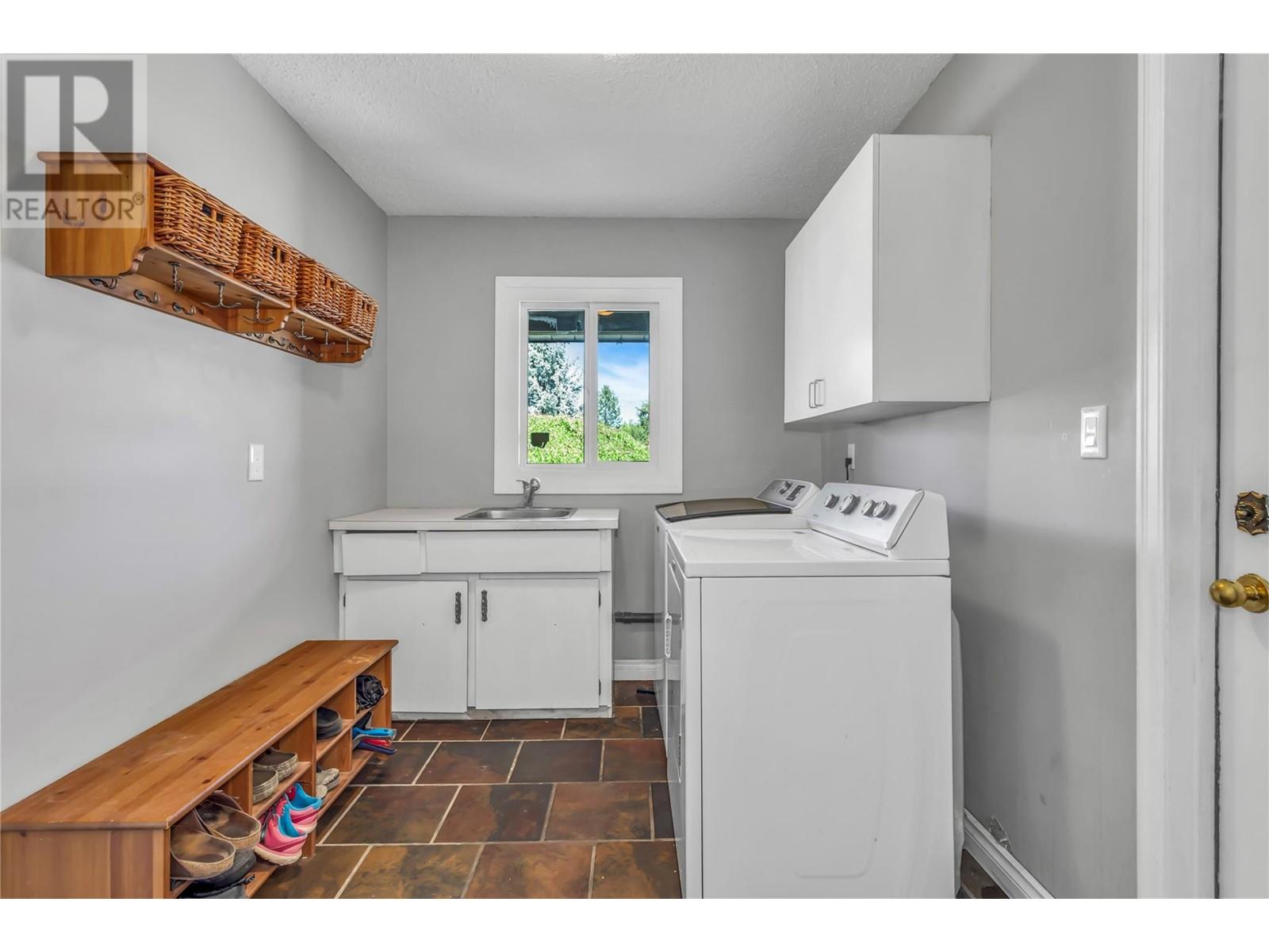  639 Tomby Court, Kelowna