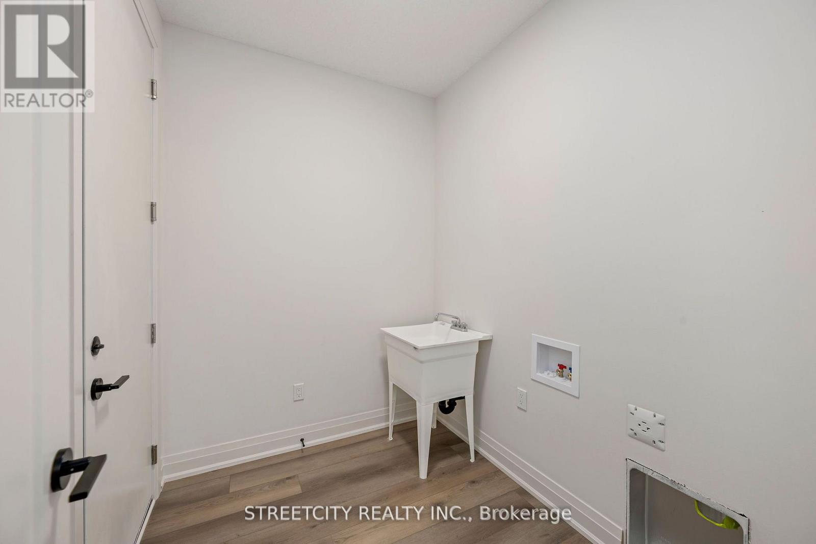 Photo 17 of 53 Lucas Road, St Thomas ON