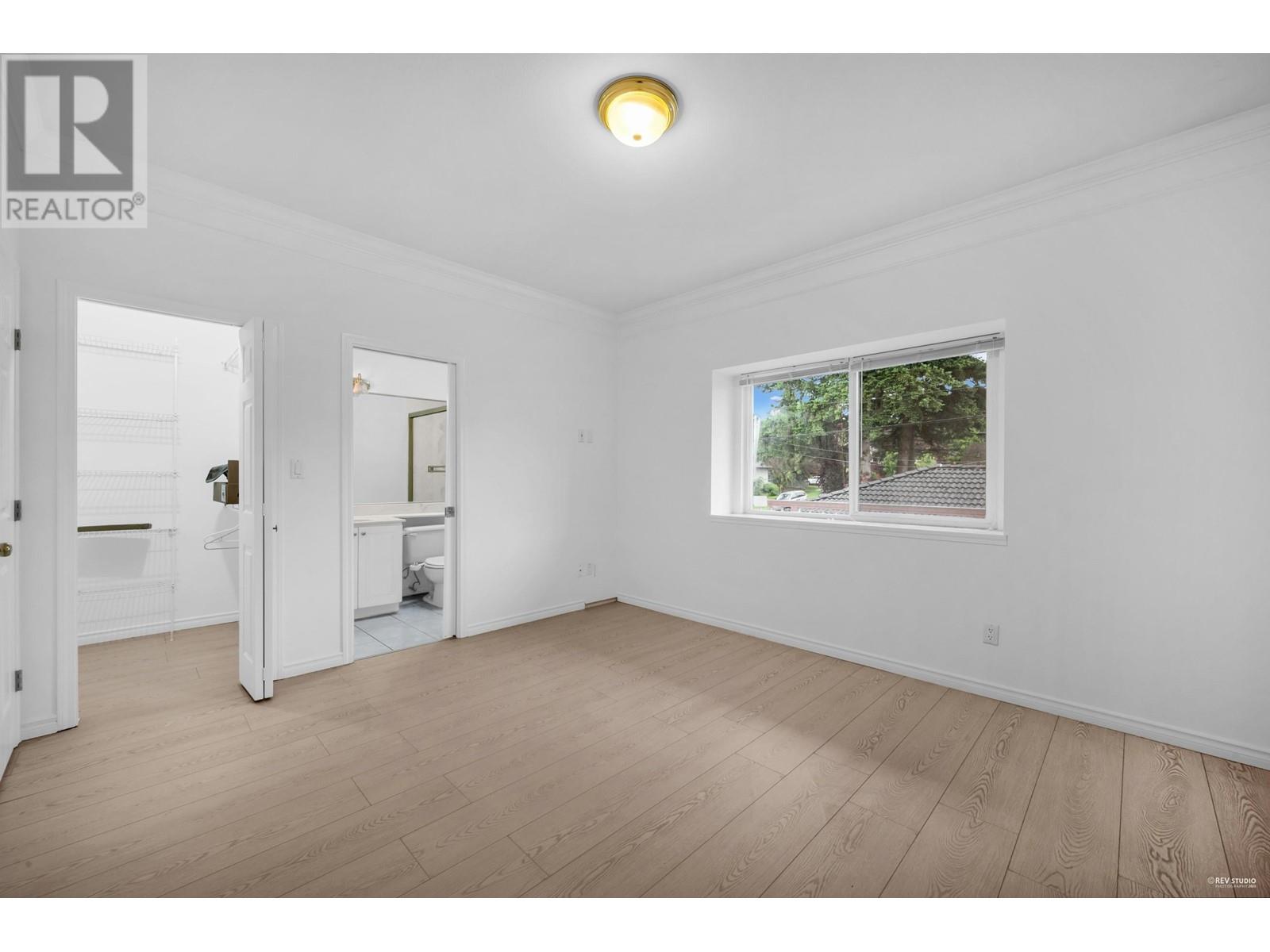 Photo 37 of 3190 Grant Street, Vancouver BC