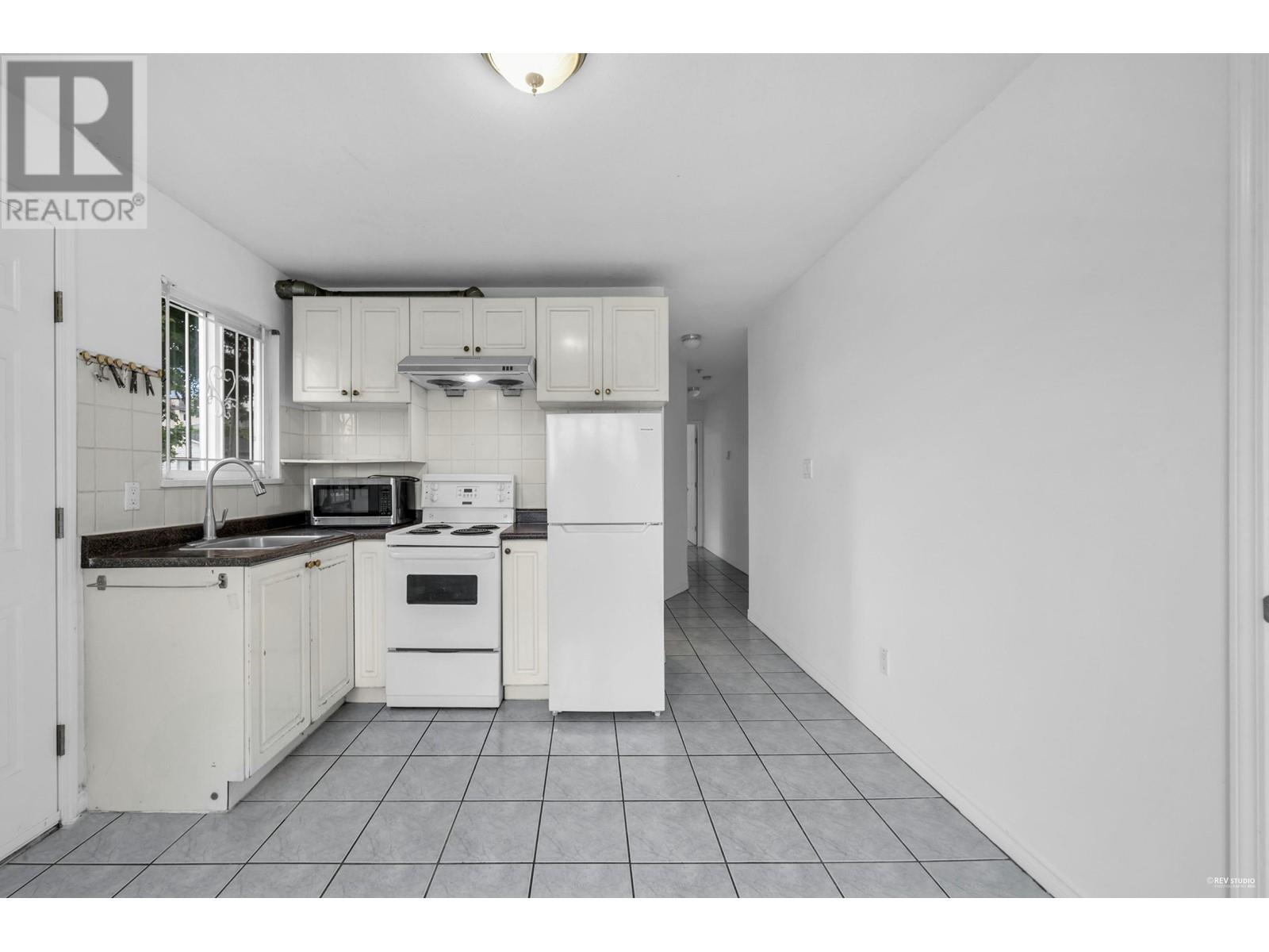 Photo 11 of 3190 Grant Street, Vancouver BC