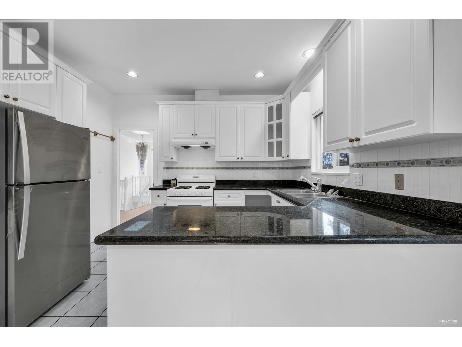 Photo 33 of 3190 Grant Street, Vancouver BC