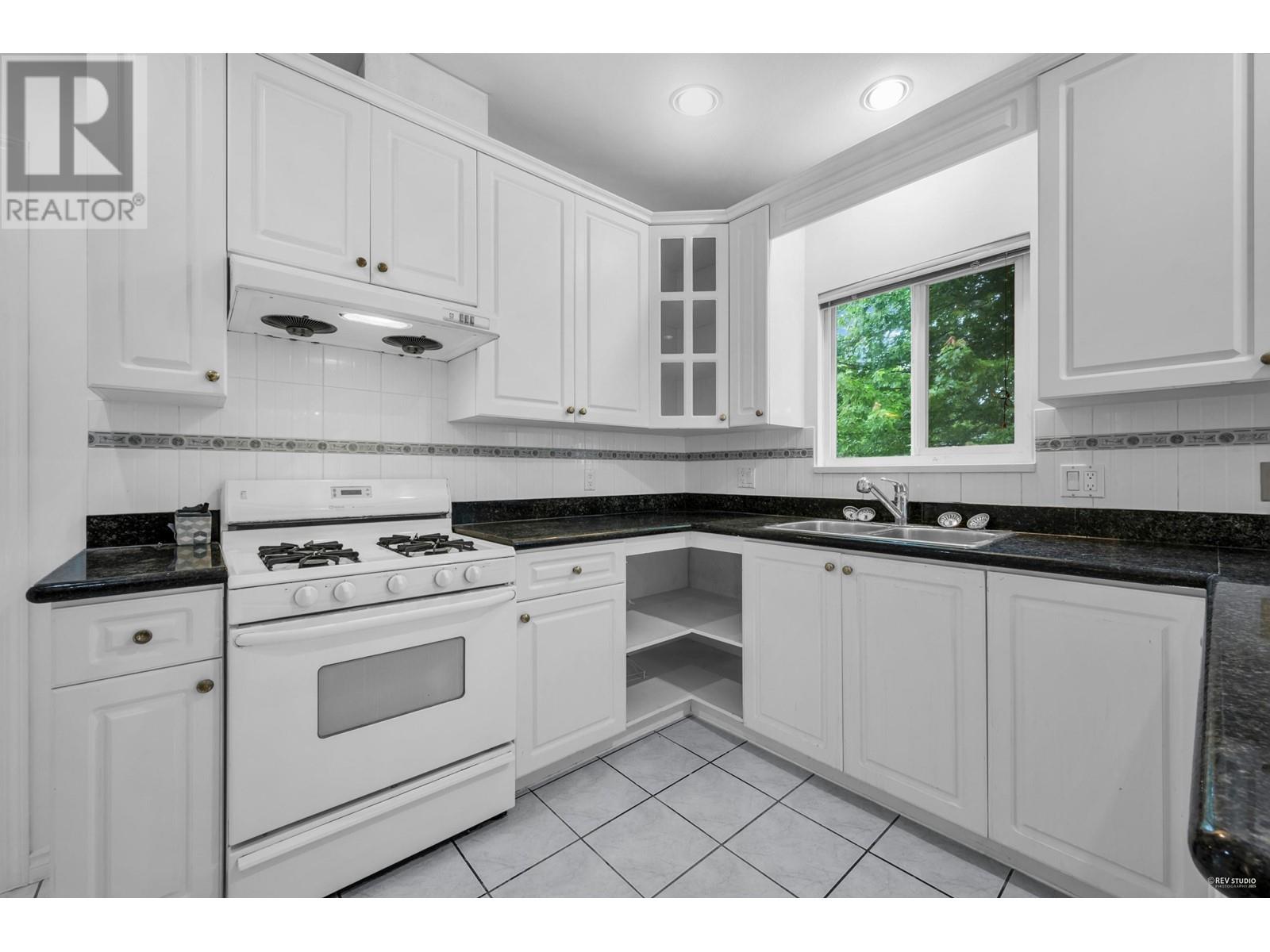 Photo 31 of 3190 Grant Street, Vancouver BC