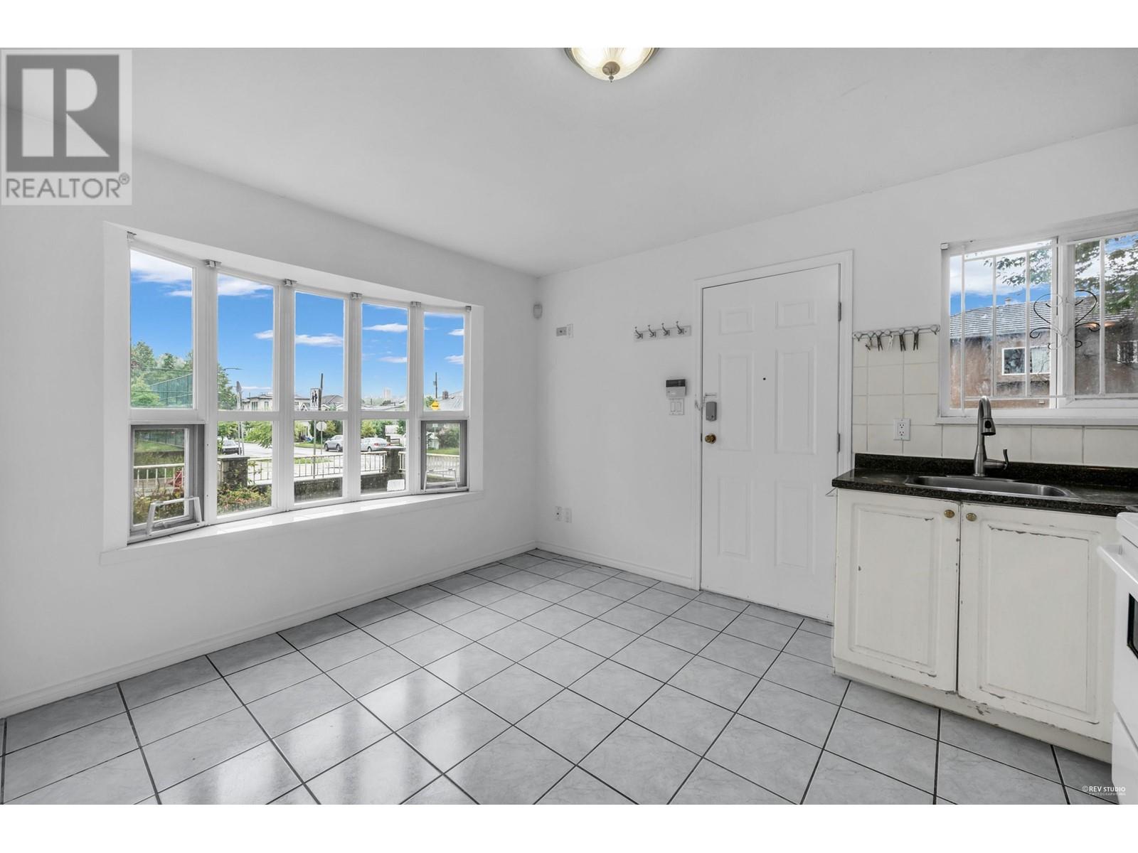 Photo 9 of 3190 Grant Street, Vancouver BC