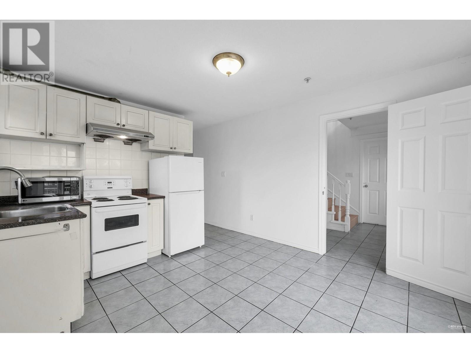 Photo 10 of 3190 Grant Street, Vancouver BC