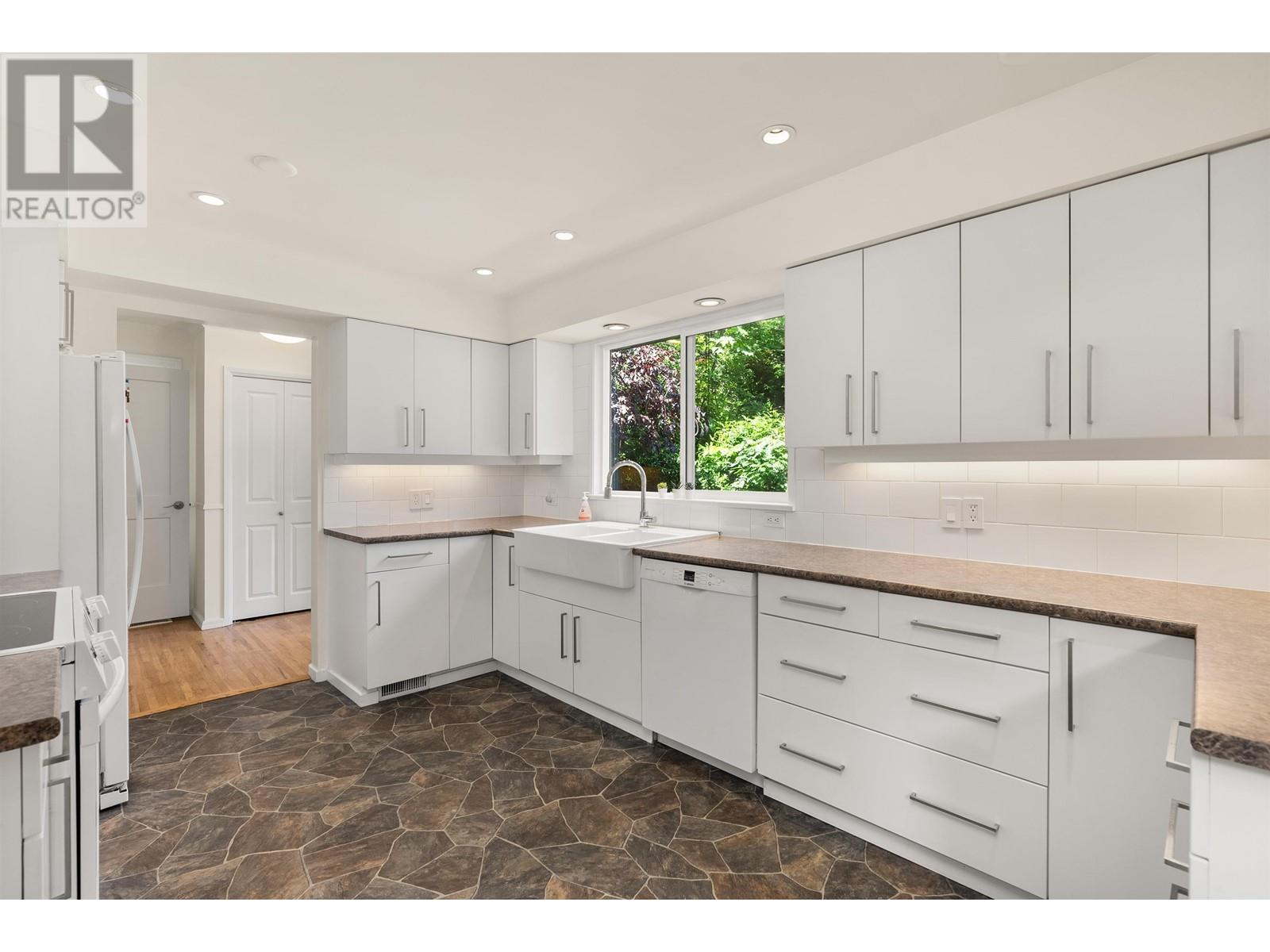 955 E 4TH STREET, North Vancouver real estate listing R3009931