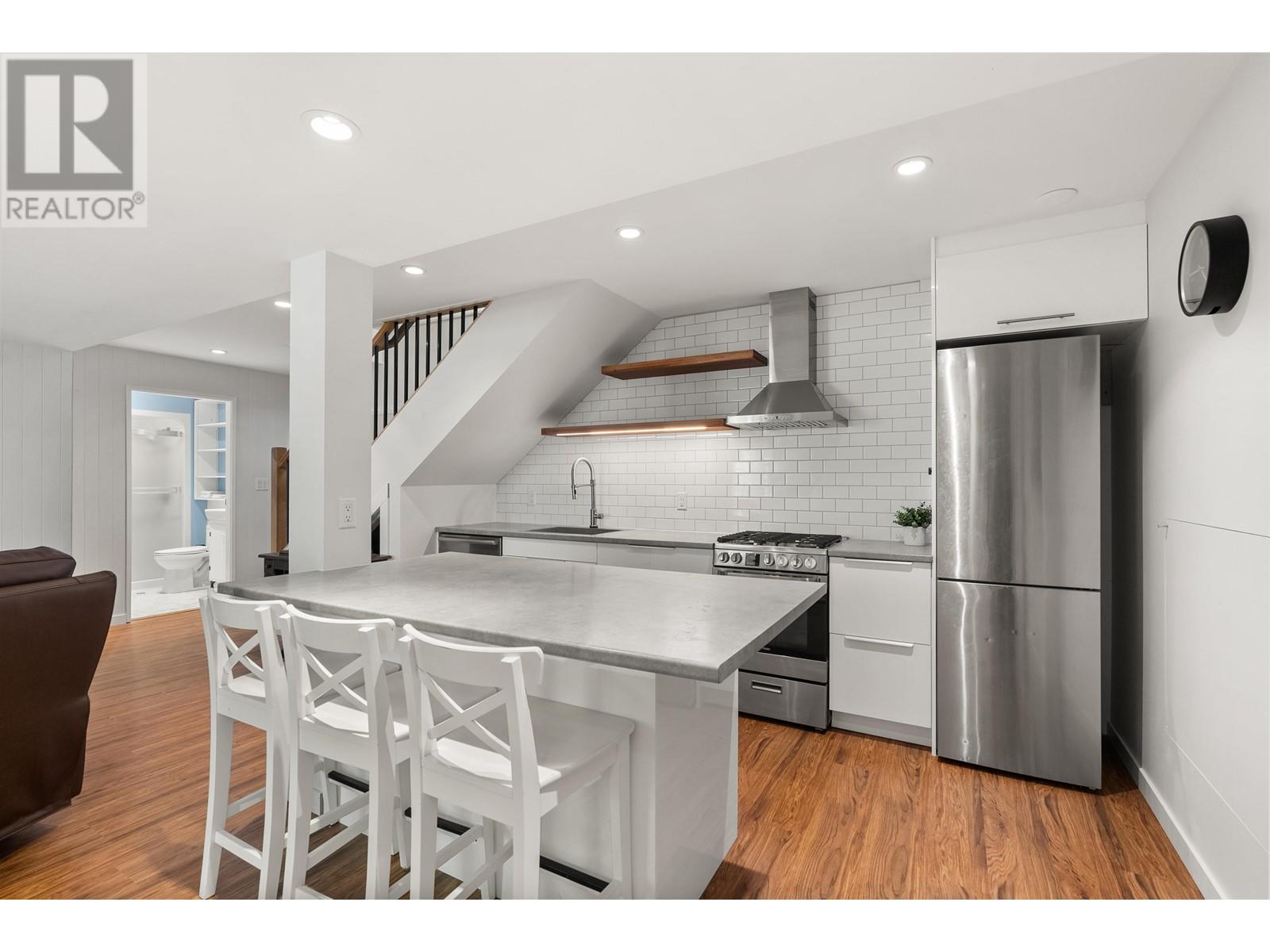 955 E 4TH STREET, North Vancouver real estate listing R3009931