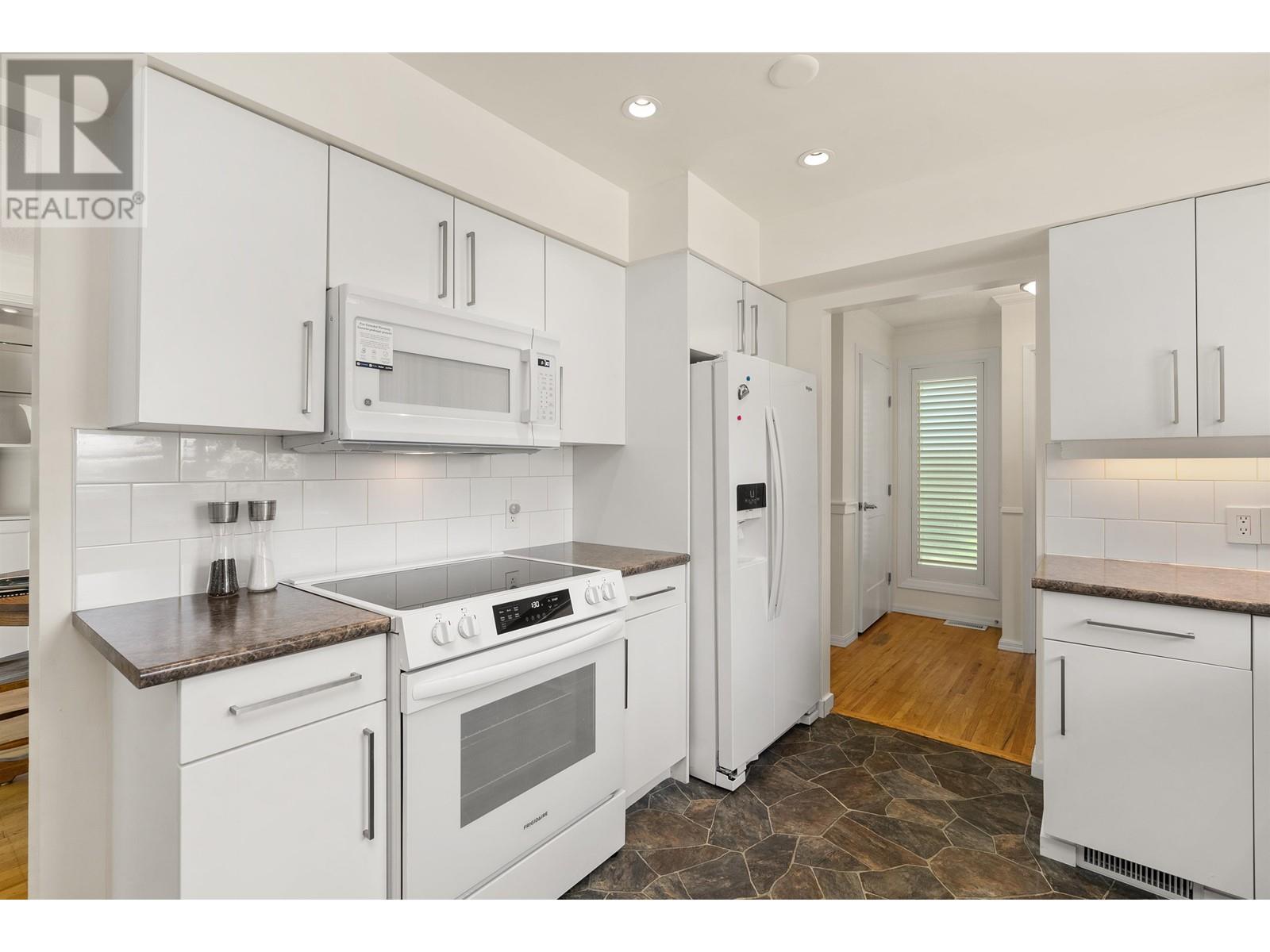 955 E 4TH STREET, North Vancouver real estate listing R3009931