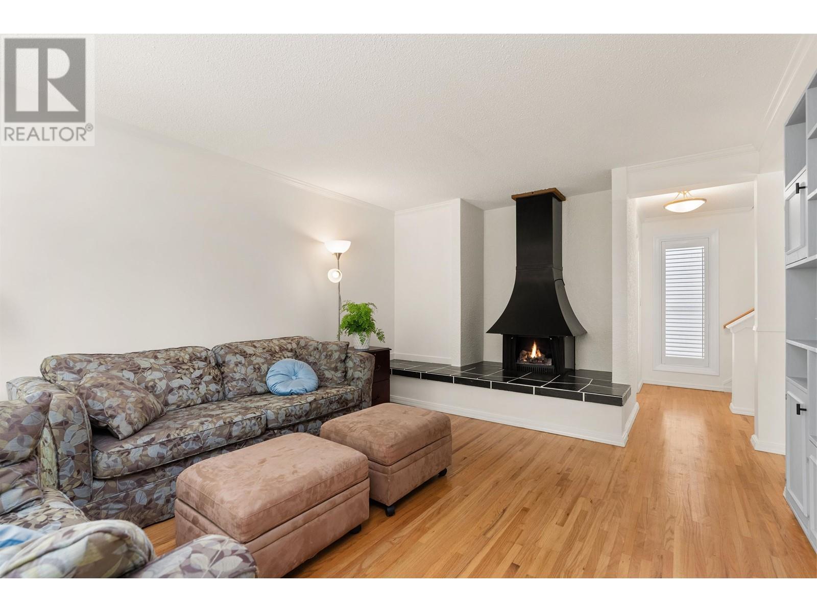 955 E 4TH STREET, North Vancouver real estate listing R3009931