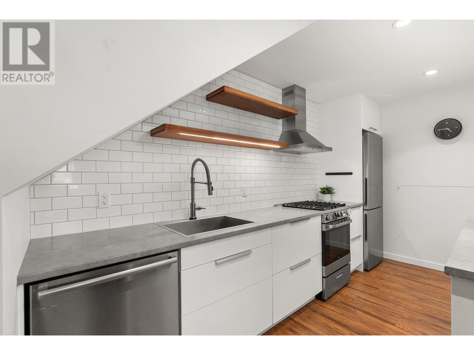 955 E 4TH STREET, North Vancouver real estate listing R3009931