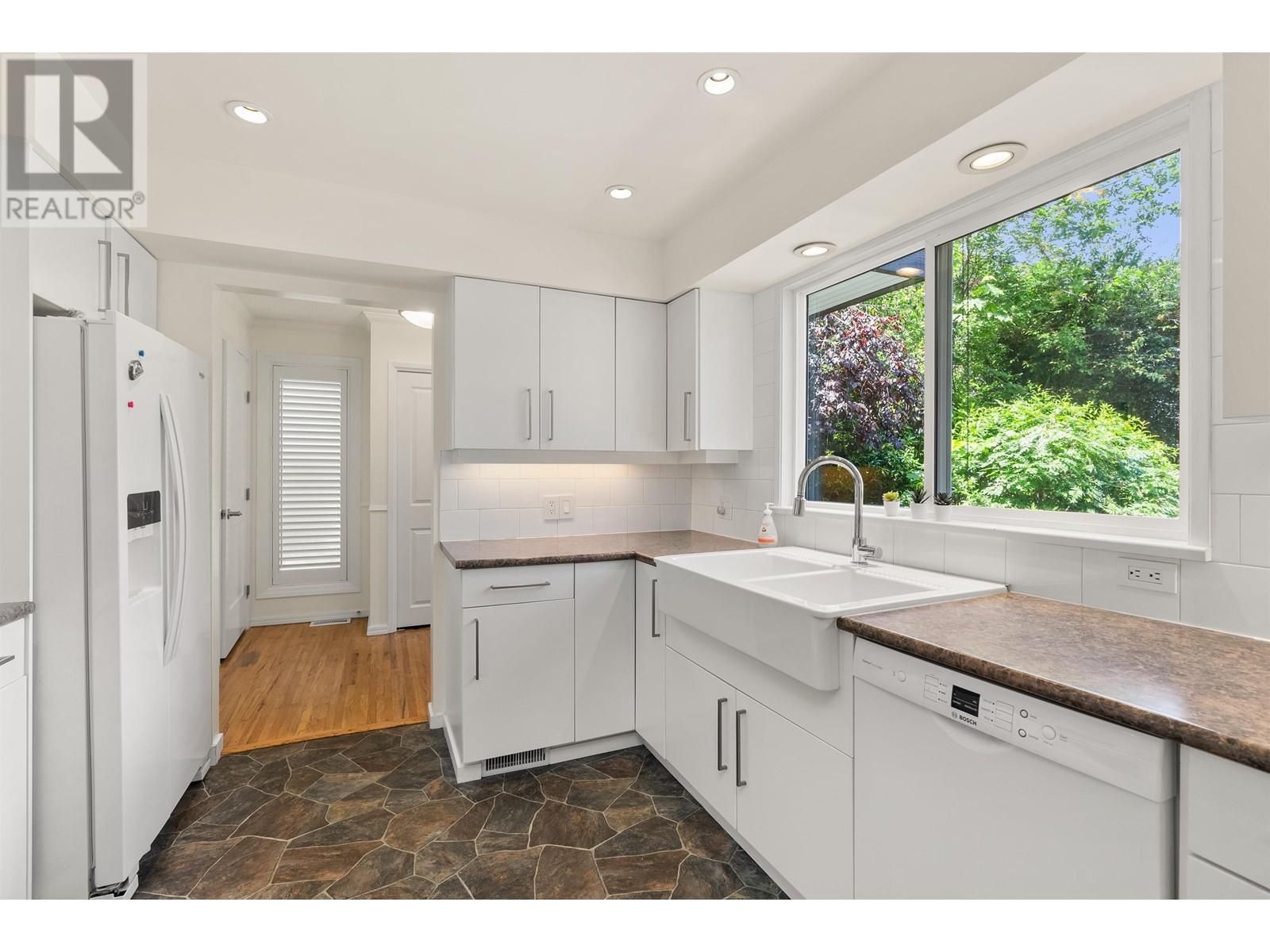 955 E 4TH STREET, North Vancouver real estate listing R3009931