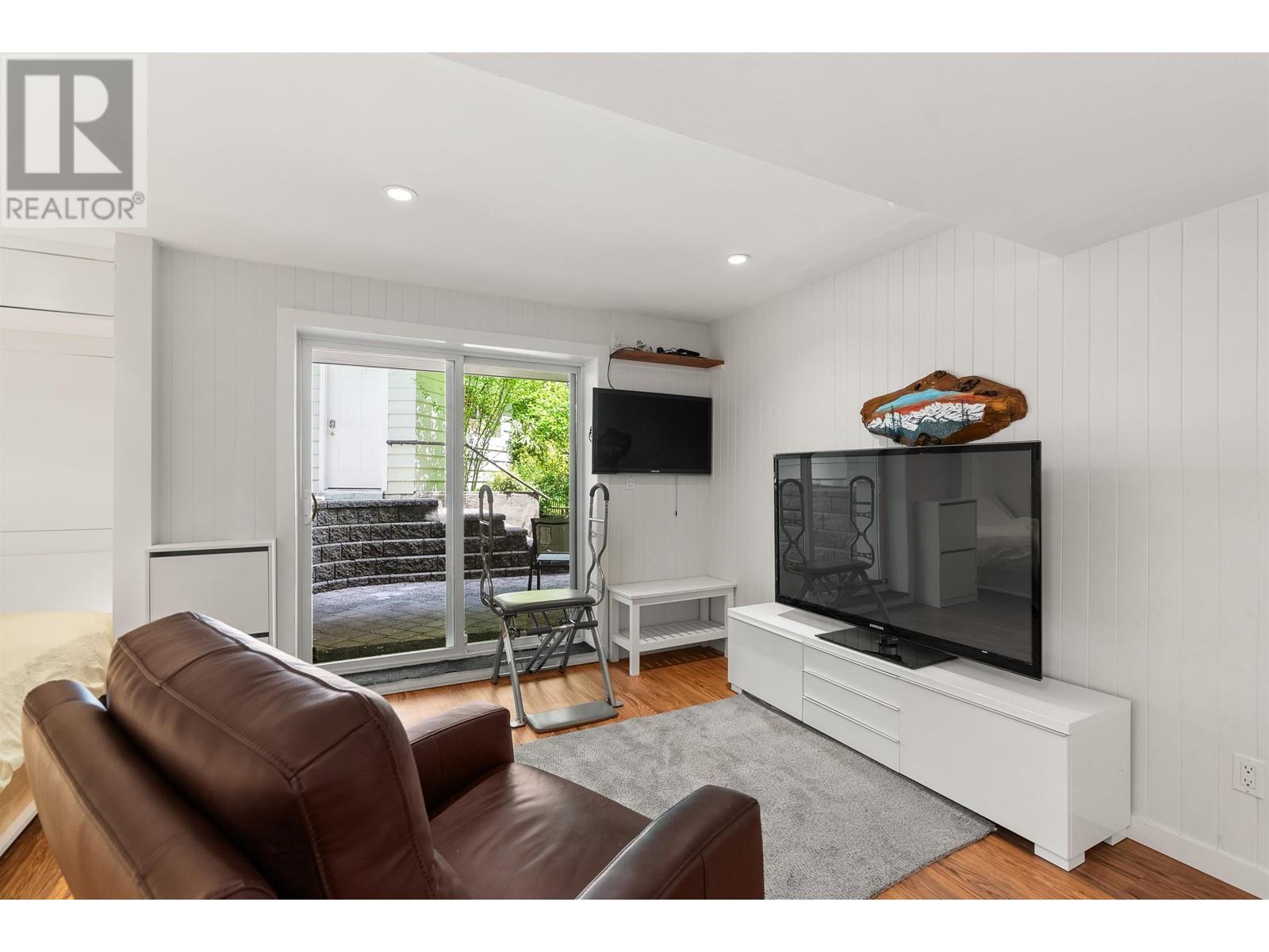 955 E 4TH STREET, North Vancouver real estate listing R3009931