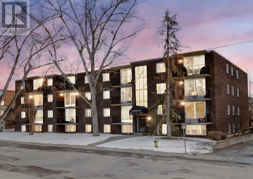 Single Family House for Sale in    Avenue SW Windsor Park Calgary 