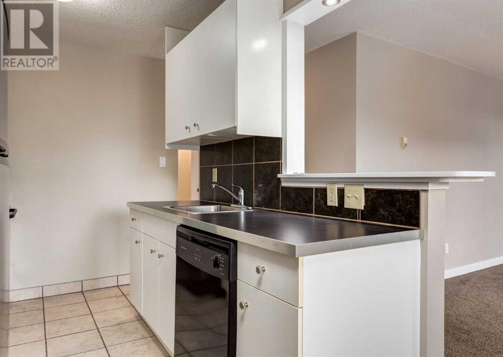 Single Family House for Sale in    Avenue SW Windsor Park Calgary 