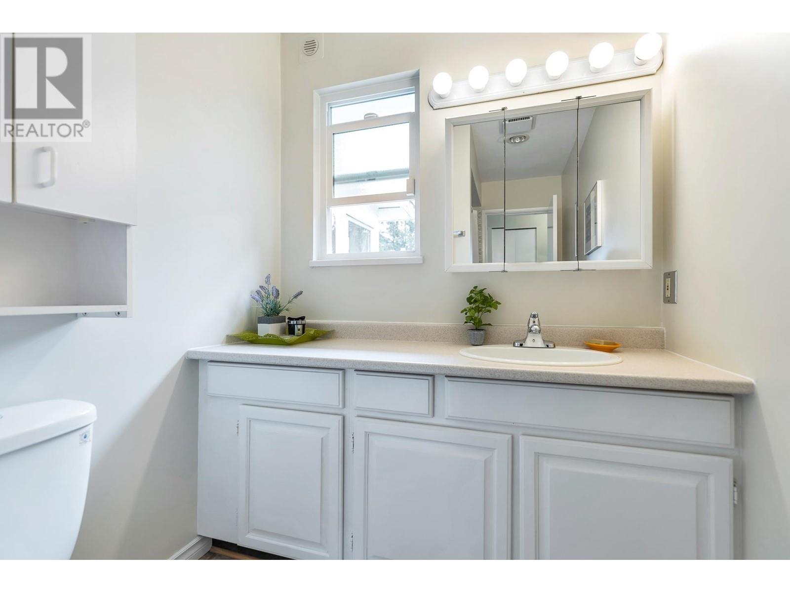 Photo 6 of 11900 Dewsbury Drive, Richmond BC