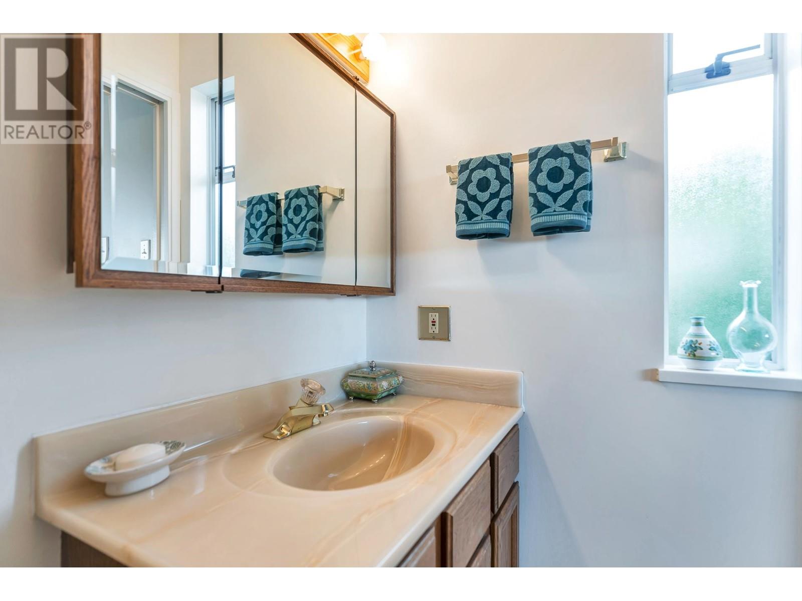 Photo 22 of 11900 Dewsbury Drive, Richmond BC