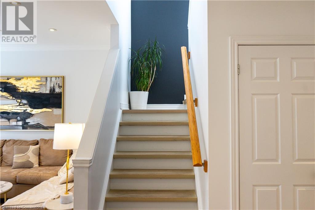Photo 18 of 4614 Keystone Crescent, Burlington ON