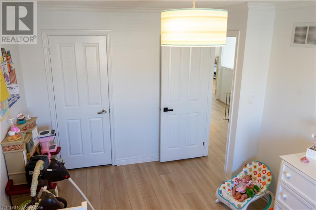 Photo 27 of 4614 Keystone Crescent, Burlington ON