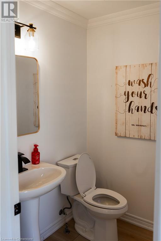 Photo 3 of 4614 Keystone Crescent, Burlington ON