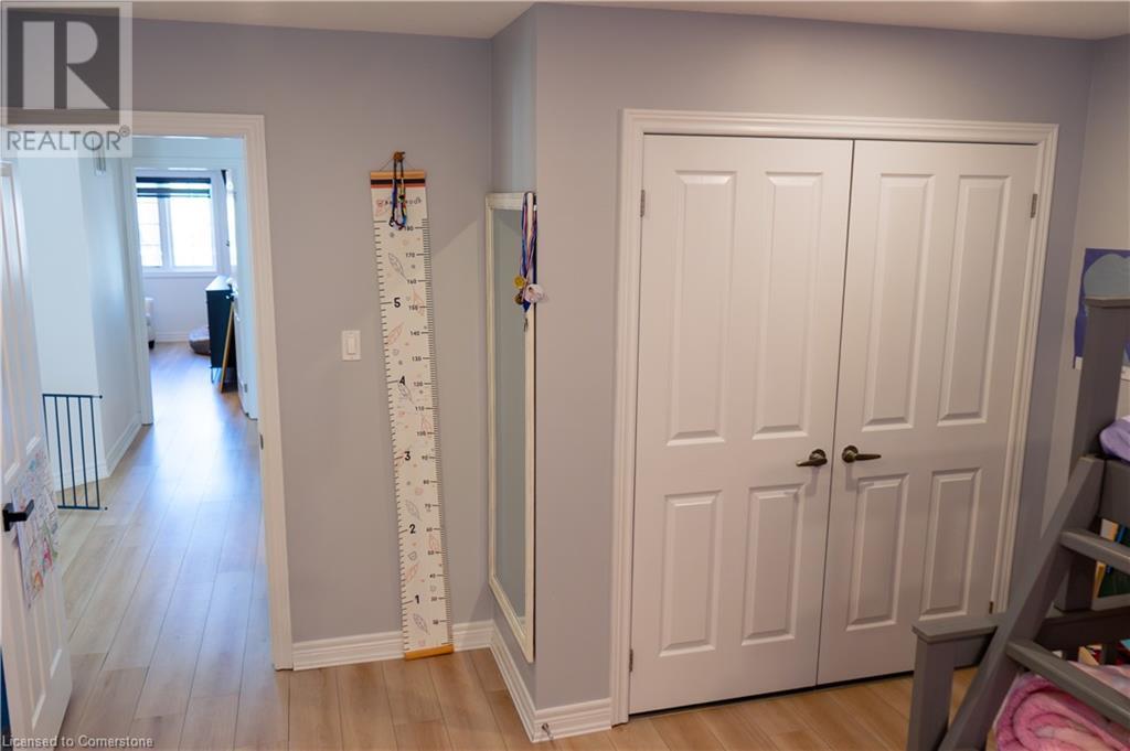 Photo 32 of 4614 Keystone Crescent, Burlington ON
