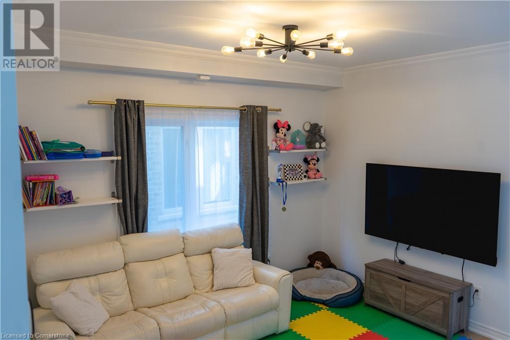 Photo 5 of 4614 Keystone Crescent, Burlington ON