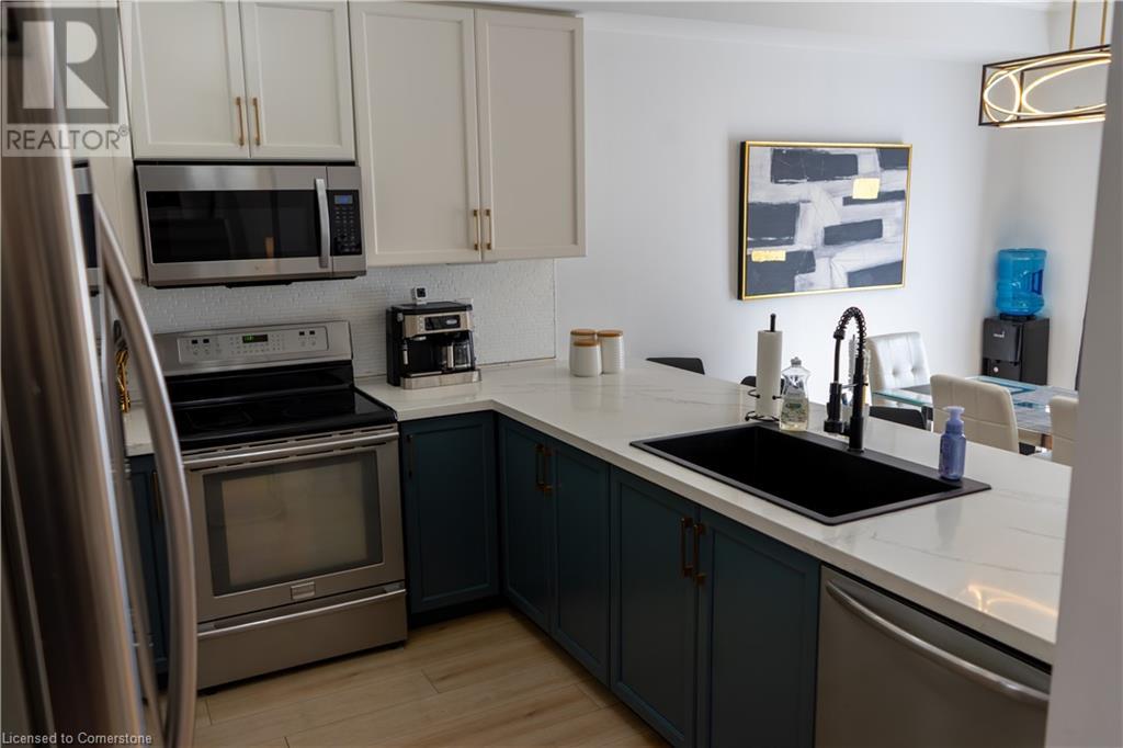 Photo 8 of 4614 Keystone Crescent, Burlington ON