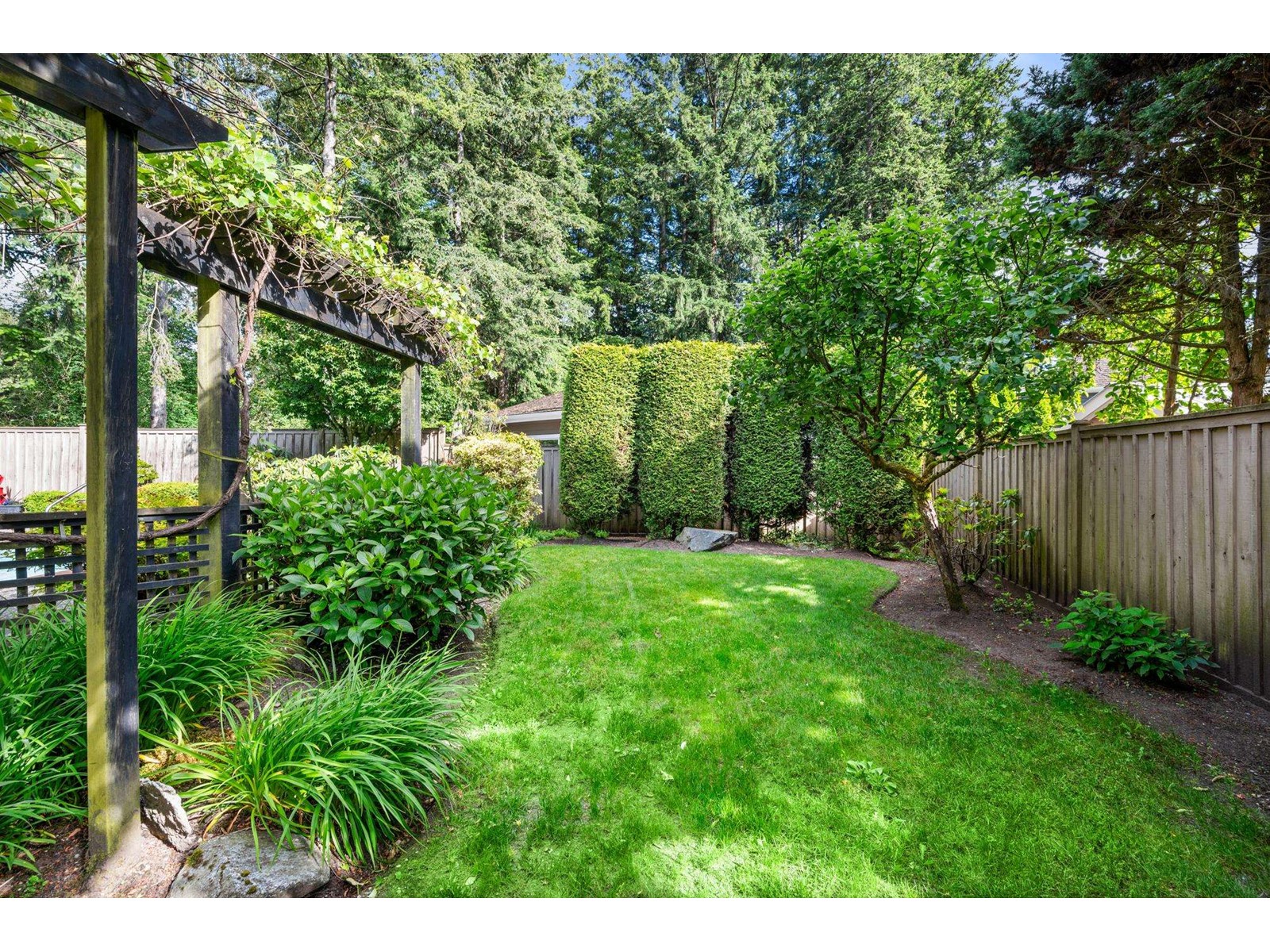 Photo 33 of 13422 20 A Avenue, Surrey BC