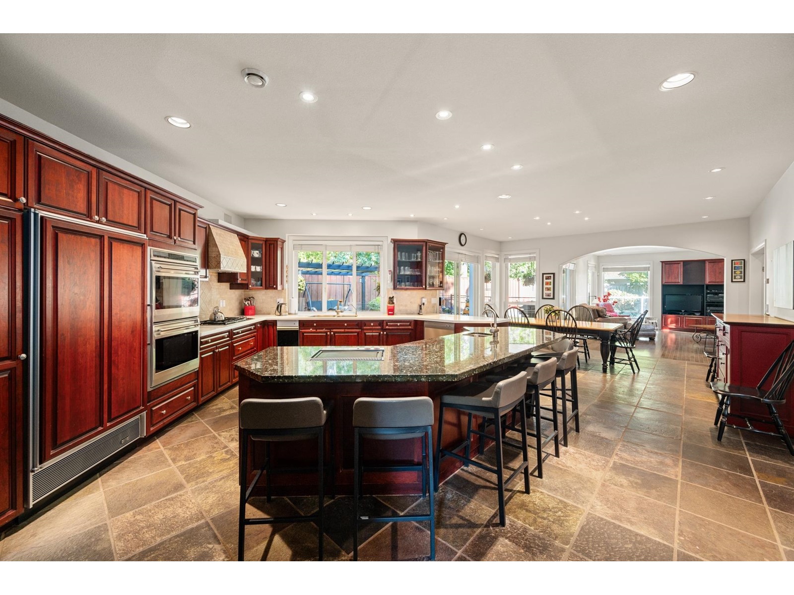 Photo 10 of 13422 20 A Avenue, Surrey BC