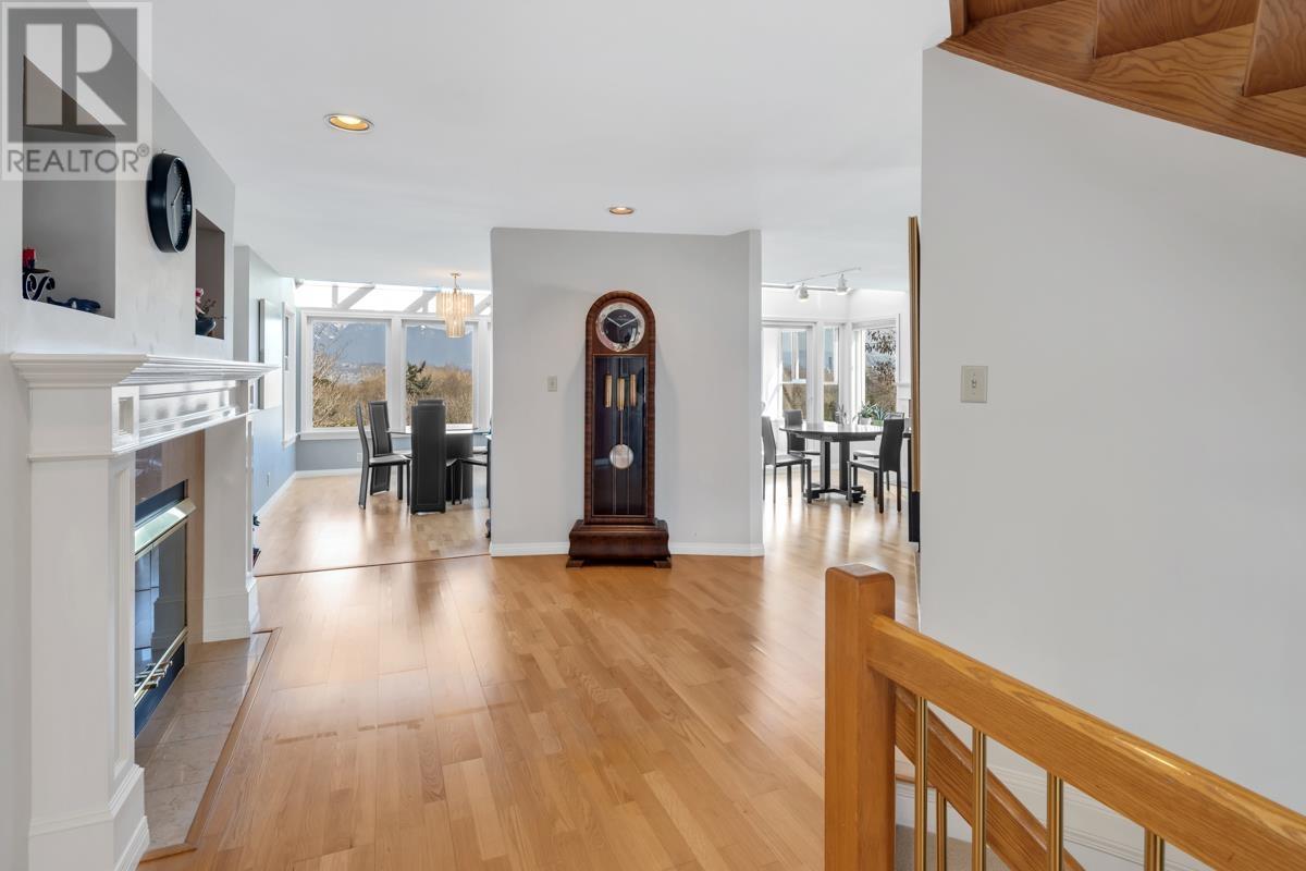 Photo 7 of 4322 West Point Place, Vancouver BC
