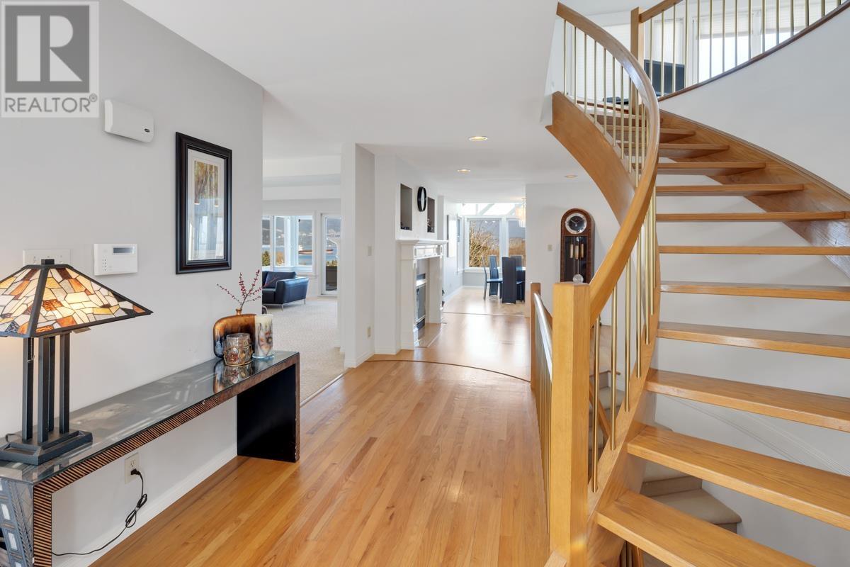 Photo 6 of 4322 West Point Place, Vancouver BC