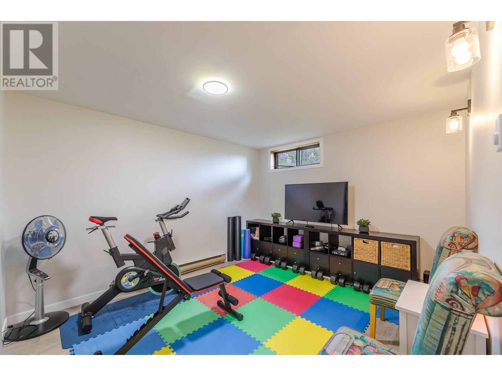 7515 Hillborn Street, Summerland