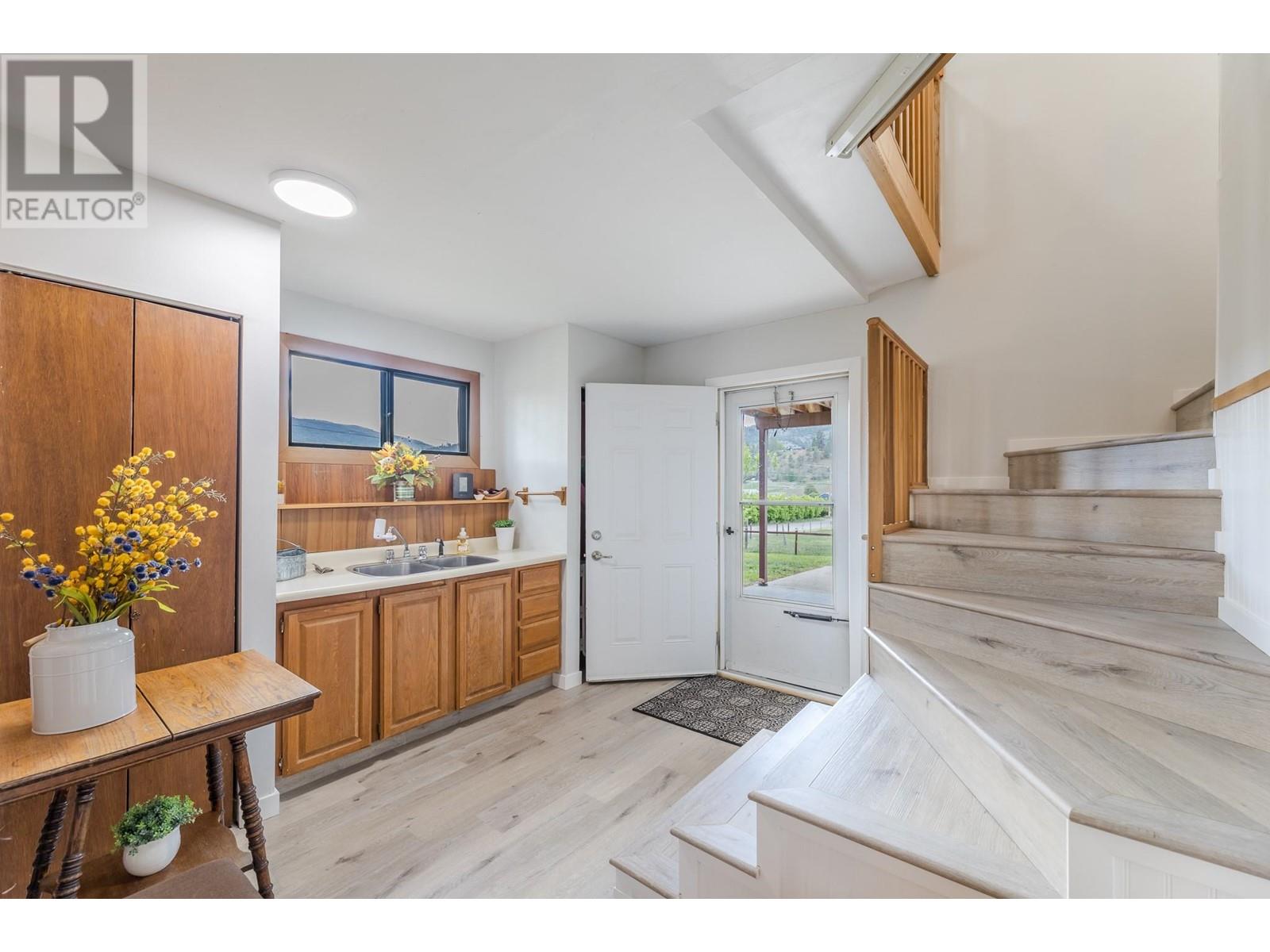 7515 Hillborn Street, Summerland